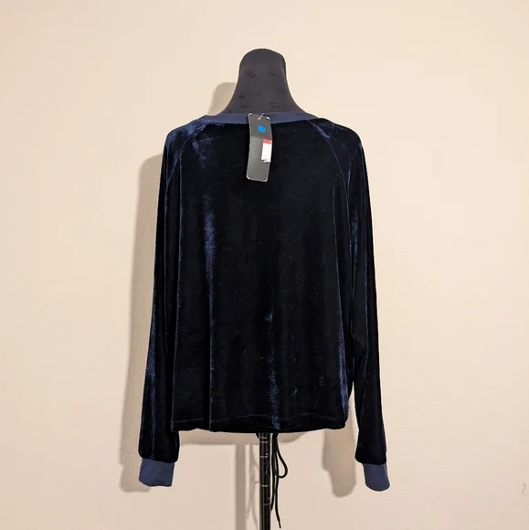 RDI Women's Long Sleeve Velour Tie Front Sweater Navy Size Small - Picture 3 of 9
